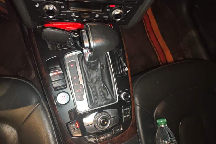 Used Audi A4L 2013 35 TFSI Automatic Technology Edition Gear Lever