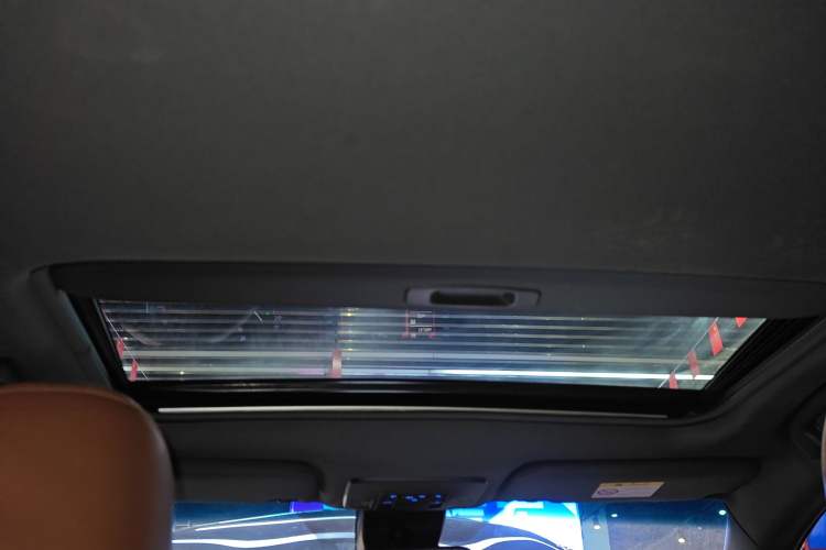 Used Toyota Avalon 2019 2.5L Ambition Version China VI Standard Headliner