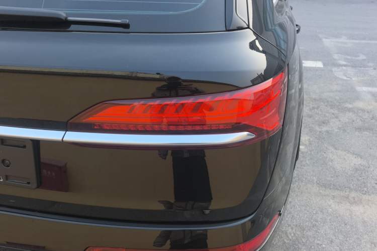 Used Audi Q7 2024 55 TFSI quattro S line Sport model
