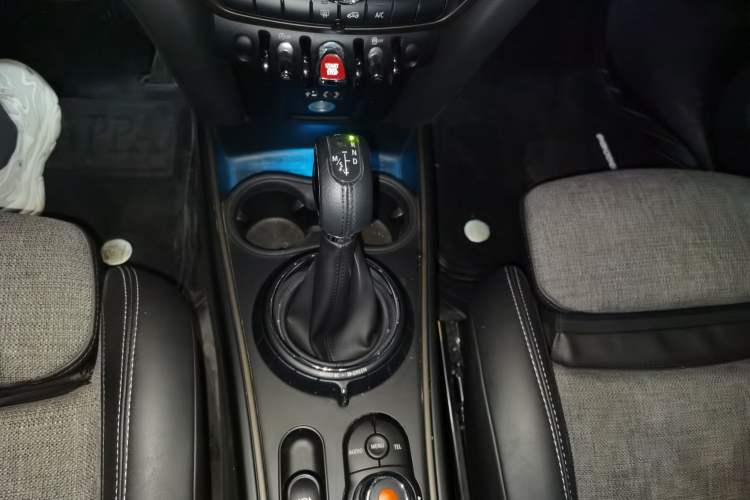 Used MINI Countryman 2017 1.5T COOPER ALL4 Gear Lever