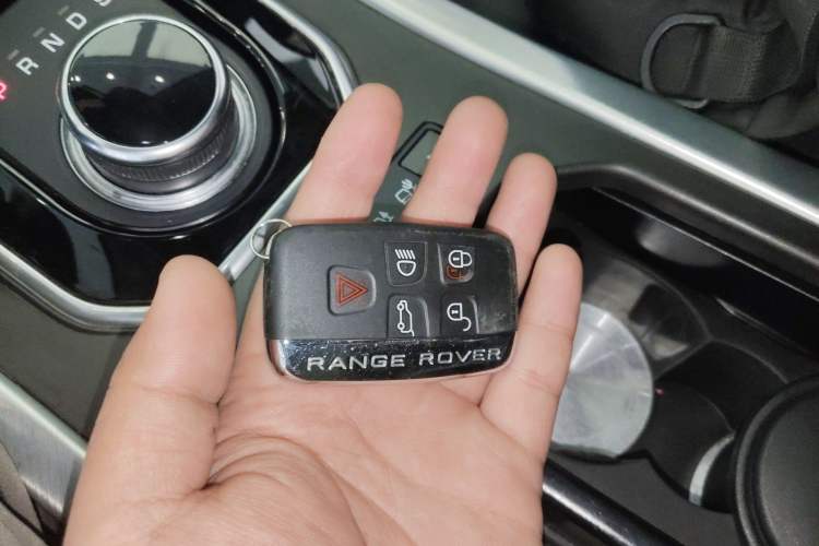 Used Land Rover Range Rover Evoque 2018 240 PS SE Smart Brilliance Edition
