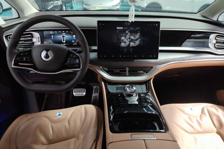 Used Denza D9 2024 DM-i 1050 Luxury Model Audio And AC Panel