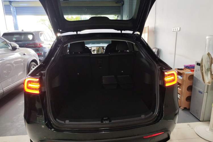 Used Tesla Model Y 2023 Rear-Wheel-Drive Version
