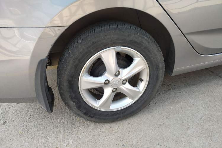 Used Hyundai Verna (older generation) 2014 1.4L Automatic Smart GLS Exterior 8