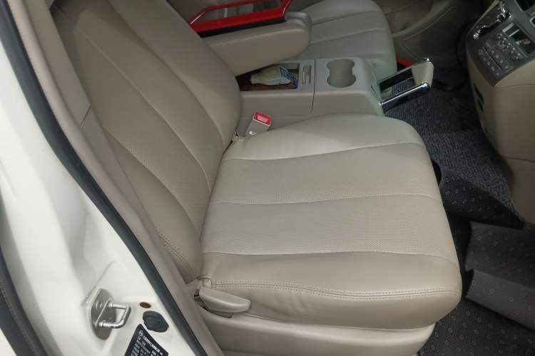 Used BYD M6 2015 2.4L Automatic Prestige Edition Right Front Seat