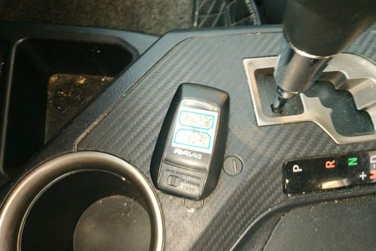 Used Toyota RAV4 2015 2.0L CVT Four-Wheel Drive New Edition