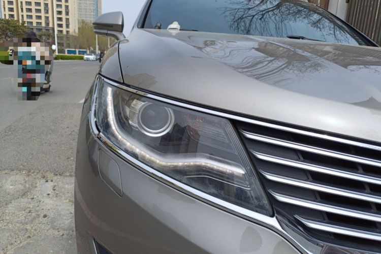 Used Lincoln MKX 2015 2.0T Four-Wheel Drive Luxury Edition Right Front Headlight