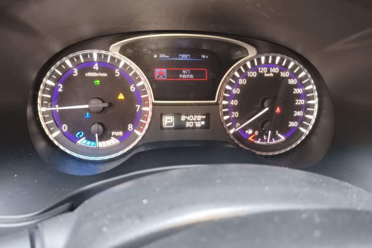 Used Infiniti QX60 2018 2.5 S/C Hybrid Two-Wheel-Drive Champion Family Edition Odometer Close Up