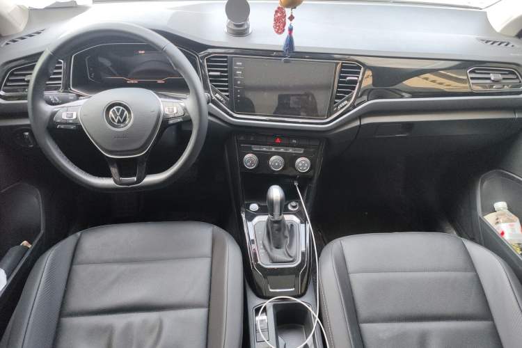 Used Volkswagen T-ROC 2022 280TSI DSG Two-Wheel Drive Comfort PLUS Center Console