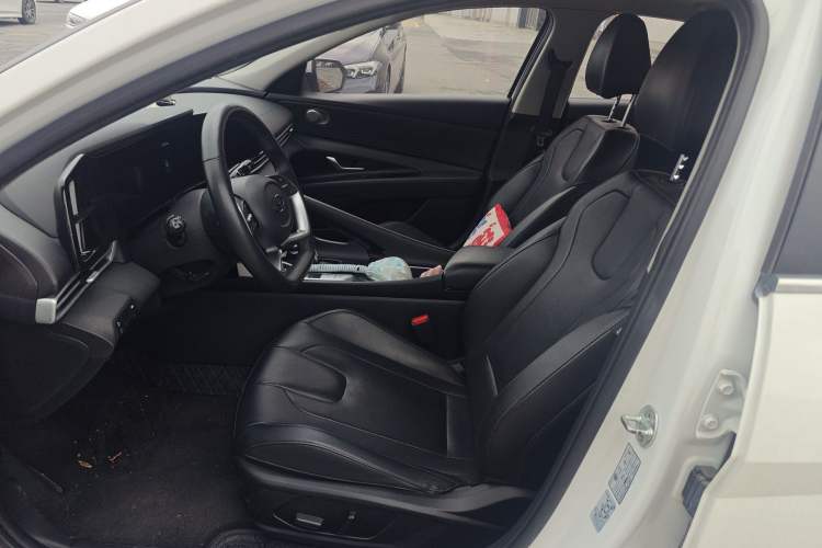 Used Hyundai Elantra 2022 1.5L CVT LUX Prestige Edition Left Front Seat