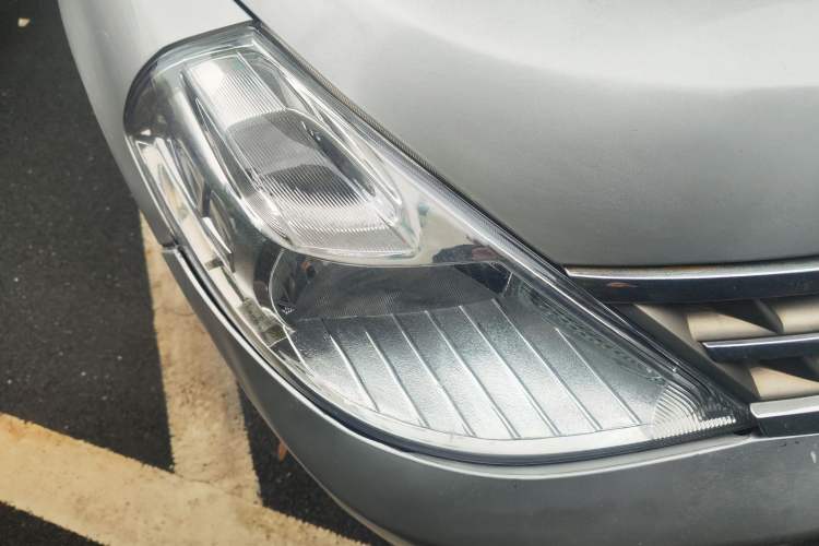 Used Nissan Tiida Sedan 2006 1.6 JC AT Right Front Headlight