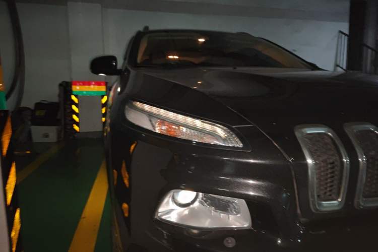 Used Jeep Cherokee 2017 2.4L Professional Edition
