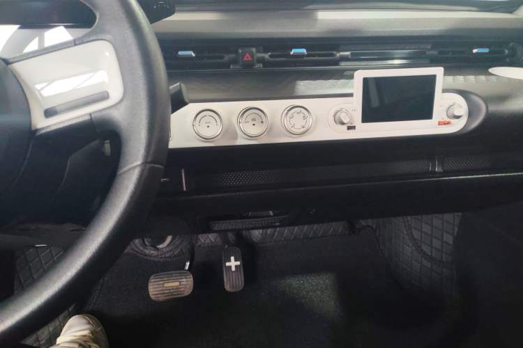 Used Wuling Hongguang MINIEV 2022 GAMEBOY 300km Enthusiast Model with Lithium Iron Phosphate Center Console