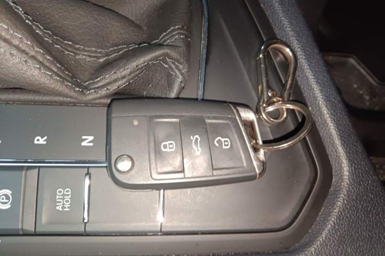 Used Volkswagen Tharu 2023 300TSI Two-Wheel-Drive Crescent Edition Interior 1