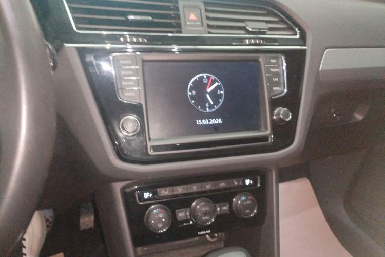 Used Volkswagen Tiguan L 2018 330TSI Automatic Two-Wheel Drive Luxury Edition Audio And AC Panel