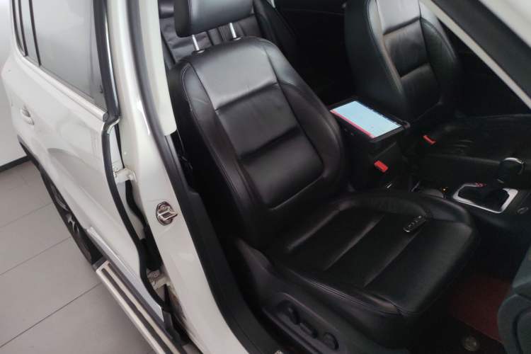 Used Volkswagen Tiguan 2015 1.8TSI Automatic All-Wheel-Drive Luxury Model Right Front Seat