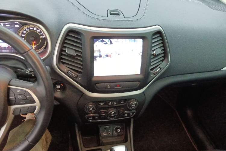 Used Jeep Cherokee 2020 2.0L Two-Wheel Drive Classic Sports Edition
