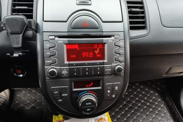 Used Kia Soul 2012 1.6L AT Premium Audio And AC Panel