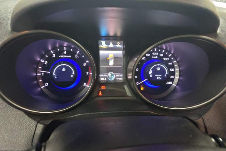 Used CHANGAN CS75 2014 2.0L Manual Luxury Version China IV Standard