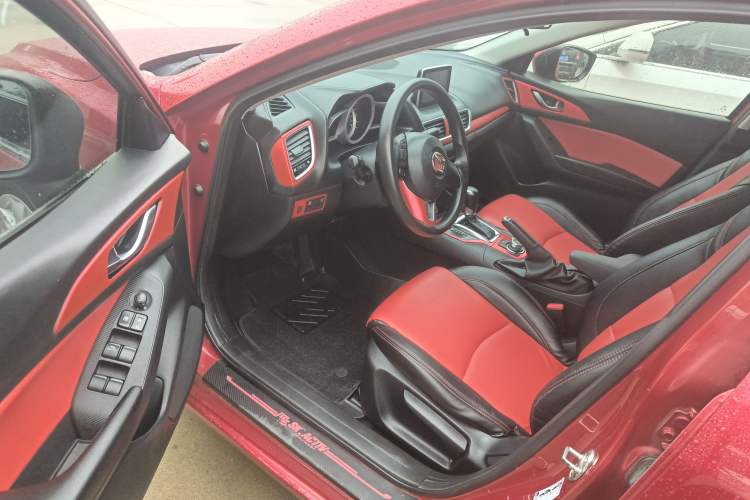 Used Mazda 3 Axela 2014 Sedan 1.5L Automatic Luxury Model