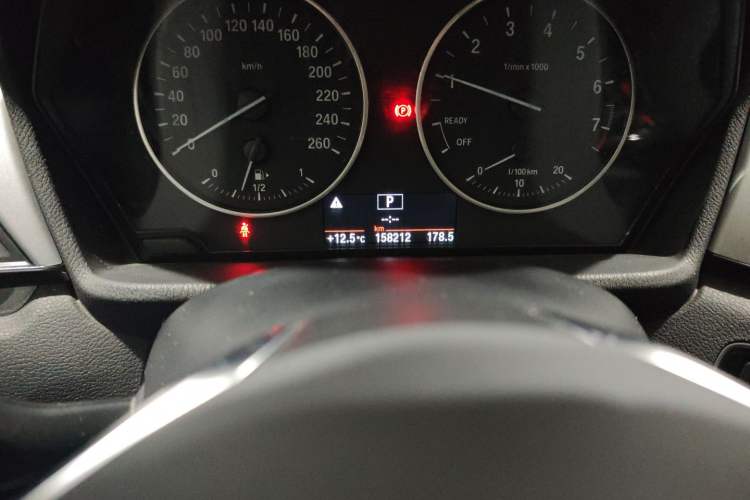 Used BMW X1 2016 sDrive18Li Fashion Model Odometer Close Up