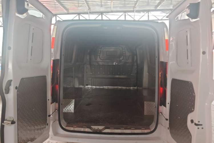 Used Farizon Xingxiang V 2025 Xingxiang V7E Smart Edition, Ewei 51.52 kWh Trunk