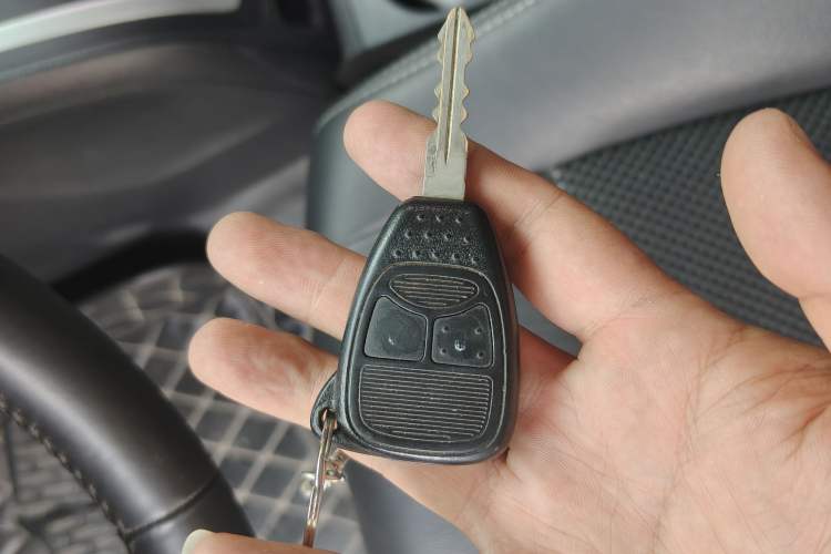 Used Jeep Compass 2014 2.4L four-wheel drive sport version Vehicle Key