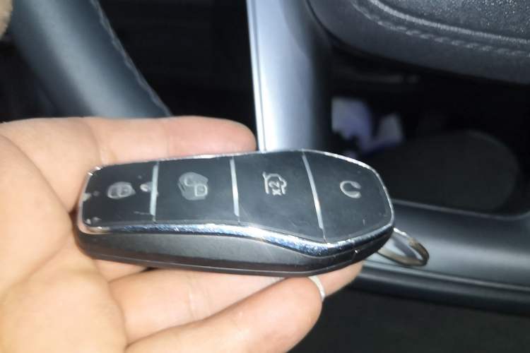 Used BYD Song L DM-i 2025 Intelligent Driving Version 160 km Beyond-Range Type Vehicle Key