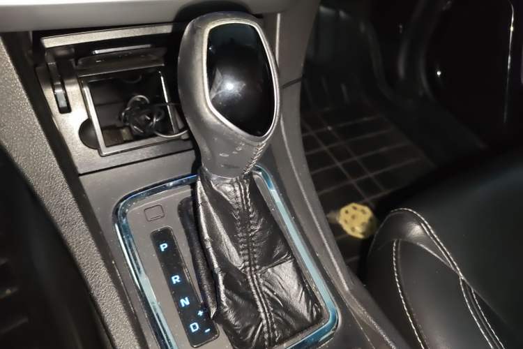 Used Geely Auto Emgrand 2016 Sedan 1.5L CVT Upward Version Gear Lever