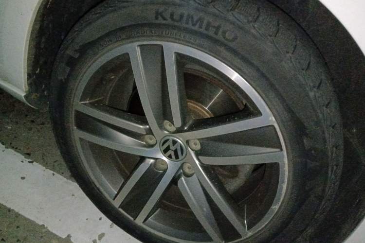 Used Volkswagen FAW-Volkswagen CC 2015 1.8TSI Luxury Model Right Front Wheel Hub