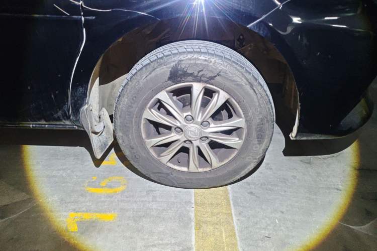 Used FORTHING Lingzhi 2019 M5L 1.6L 7-Seater Luxury Model China VI Standard Right Front Wheel Hub