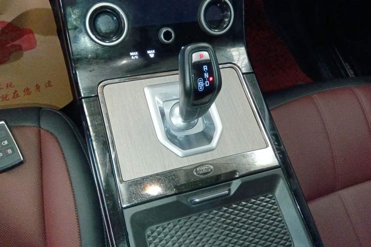 Used Land Rover Range Evoque 2022 Aurora L 249 PS R-Dynamic Luxury Edition Gear Lever