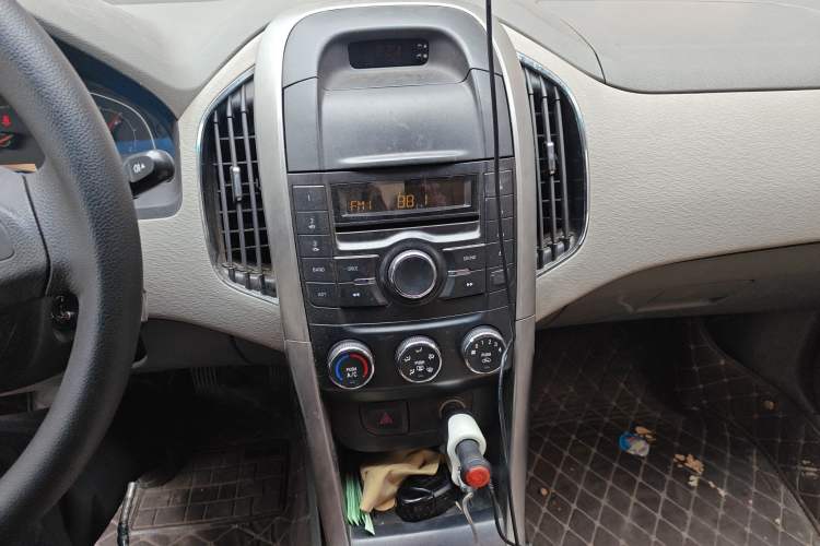 Used Baojun 630 2013 1.5L manual Comfort trim Audio And AC Panel