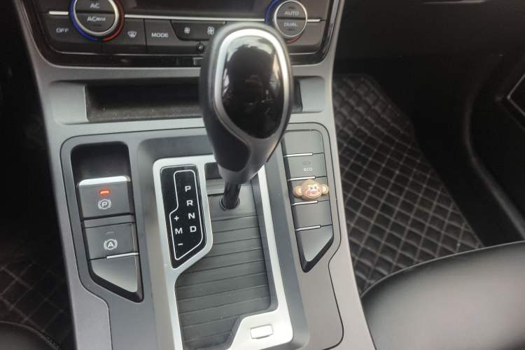 Used Geely Auto Emgrand GL 2021 UP 1.4T CVT Luxury Edition Gear Lever