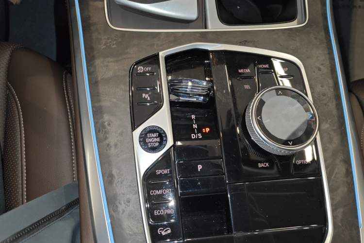 Used BMW X5 2023 xDrive 30Li Luxury M Sport Package Gear Lever