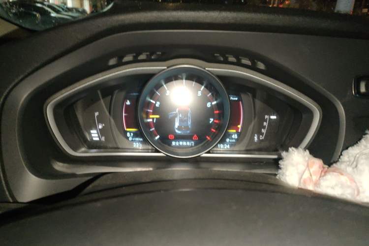 Used Volvo V40 2015 1.6T Zhiyi Edition