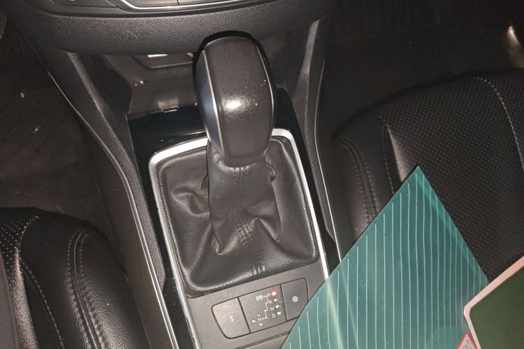 Used Peugeot 408 2016 1.6T Automatic Luxury Edition Gear Lever