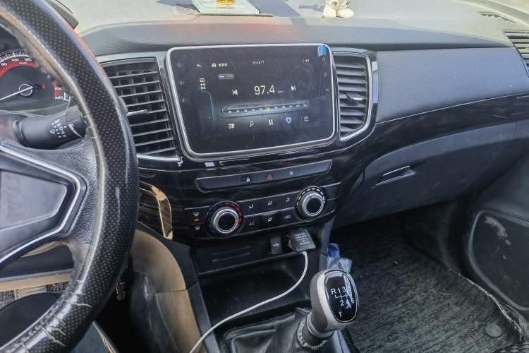 Used Isuzu D-MAX 2020 2.5T 4WD Manual Navigation Version China VI Standard Extended Length JE4D25Q6A Audio And AC Panel