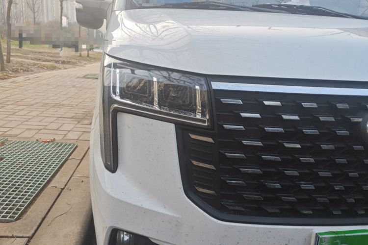 Used SAIC MAXUS Xintu V80 2023 2.0T Manual Classic Aoyuntong Long Wheelbase Mid-Height 6/7/8/9-Seater