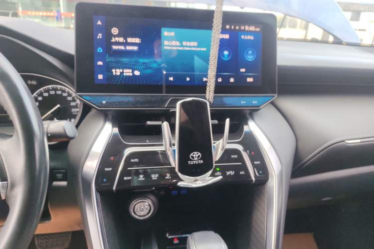 Used Toyota Harrier 2022 2.0L CVT Two-Wheel Drive Deluxe Edition
