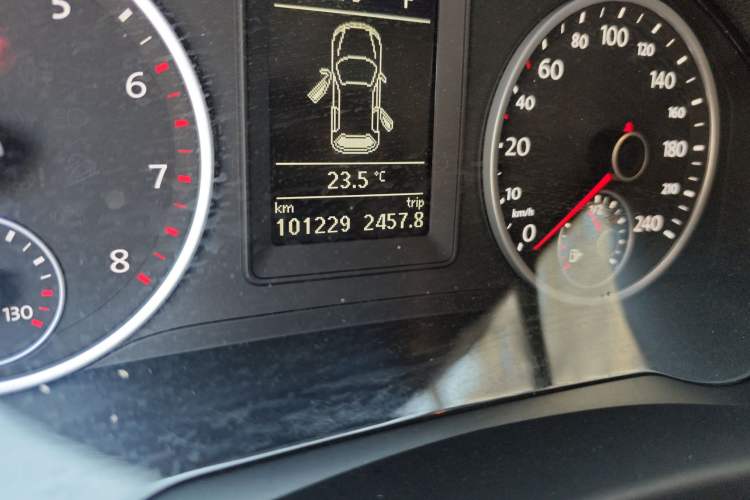 Used Volkswagen Tiguan 2016 300TSI Automatic Two-Wheel Drive Trend Edition Odometer Close Up