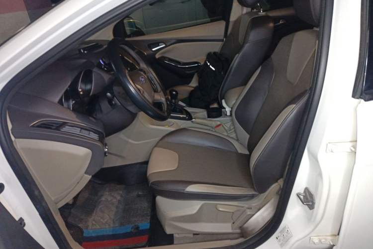 Used Ford Focus 2012 Hatchback 1.6L Manual Fashion Edition
