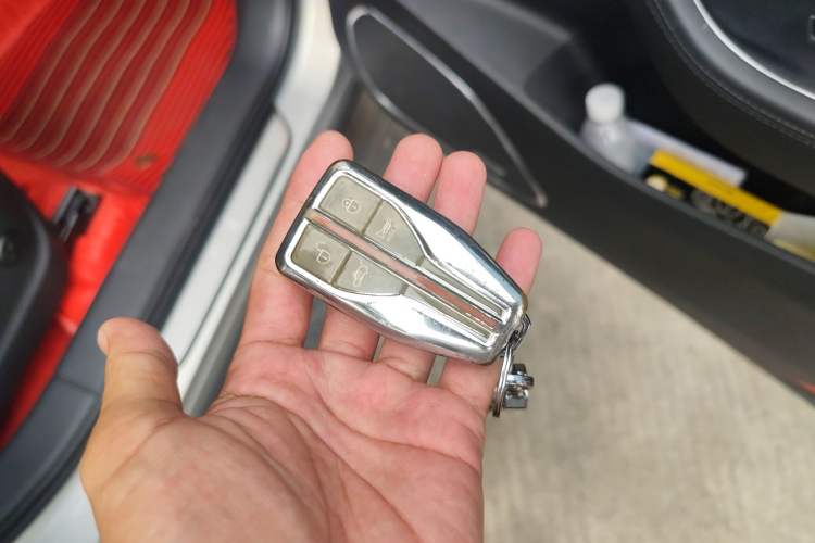 Used Hongqi HS5 2022 Facelifted Version 2.0T Smart Connect Flagship All-Wheel-Drive Edition Vehicle Key