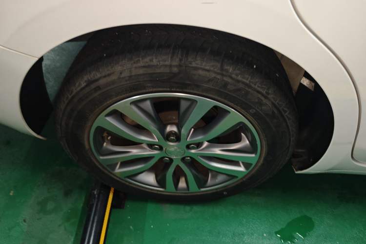 Used Buick GT 2021 Revised Version 1.3T Automatic Mild Hybrid Elite Edition Right Rear Wheel Hub