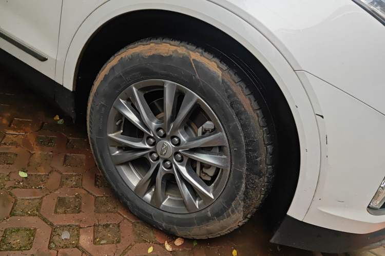 Used Cadillac XT5 2020 Revised Version 28T Luxury Edition Right Front Wheel Hub