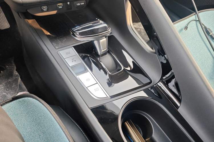 Used Hyundai Elantra 2023 1.5L CVT LUX Prestige Edition Gear Lever