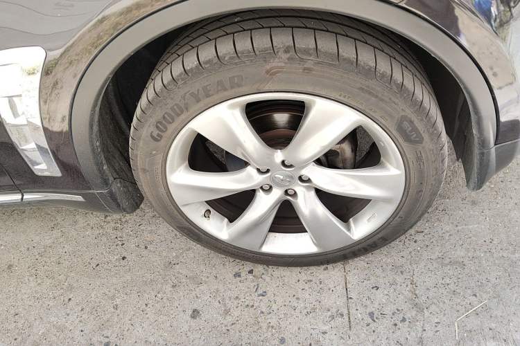 Used Infiniti QX70 2013 3.7L Standard Edition Right Front Wheel Hub