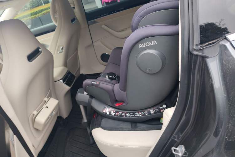 Used Hima Luxeed R7 2024 All-Electric 802 km Max Left Rear Seat