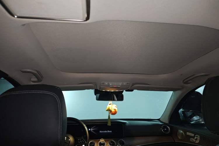 Used Mercedes-Benz E-Class New Energy 2021 E 350 e L Plug-in Hybrid Sedan Headliner