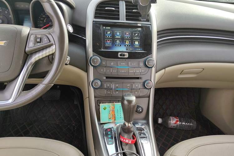 Used Chevrolet Malibu 2014 2.4L Automatic Luxury Edition Audio And AC Panel